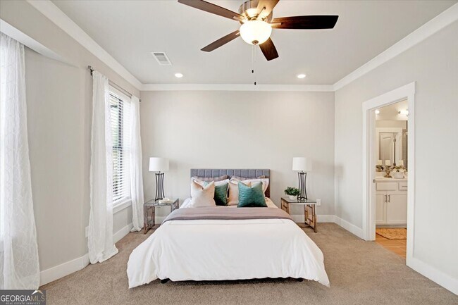 Building Photo - 2030 Main St NW