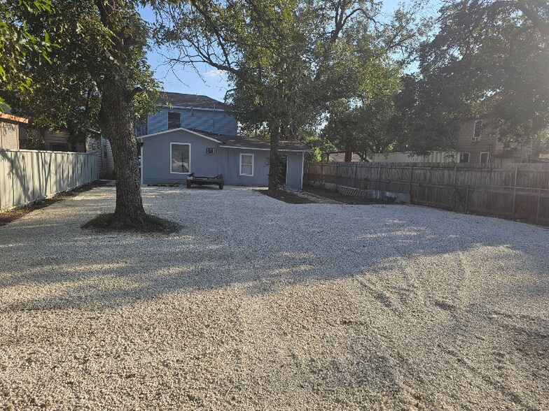 Building Photo - 311 W Malone Ave