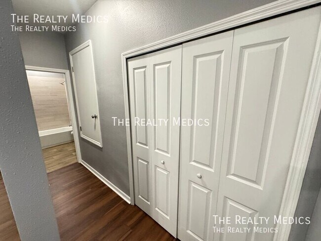 Building Photo - 1999 Marshall St