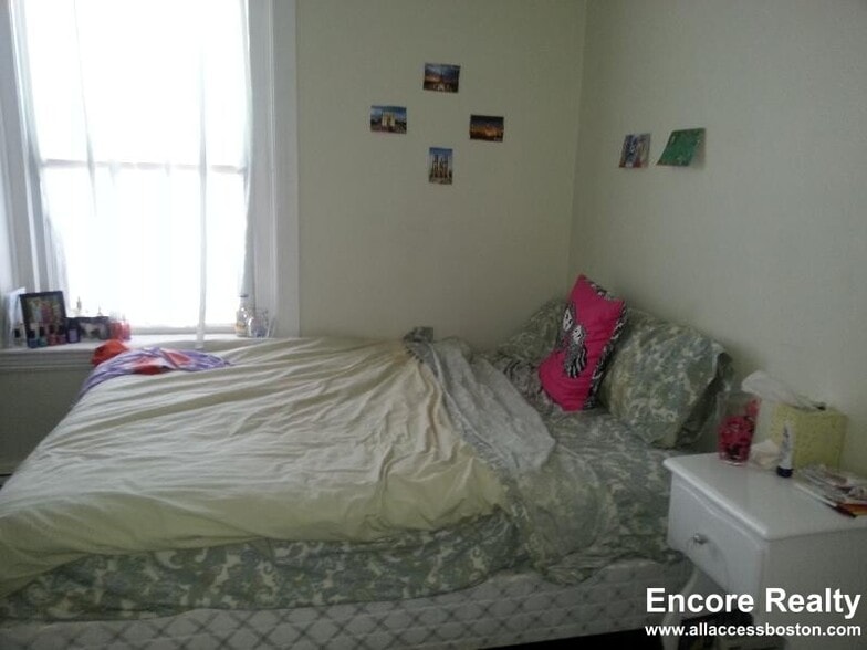 Building Photo - 6 Wait St