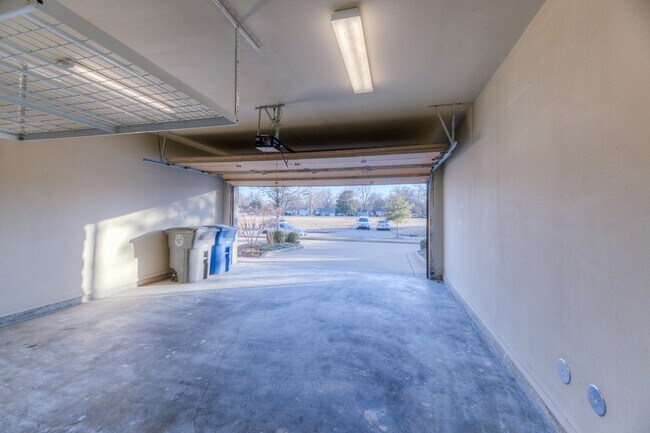 Building Photo - 1333 E 41st Pl