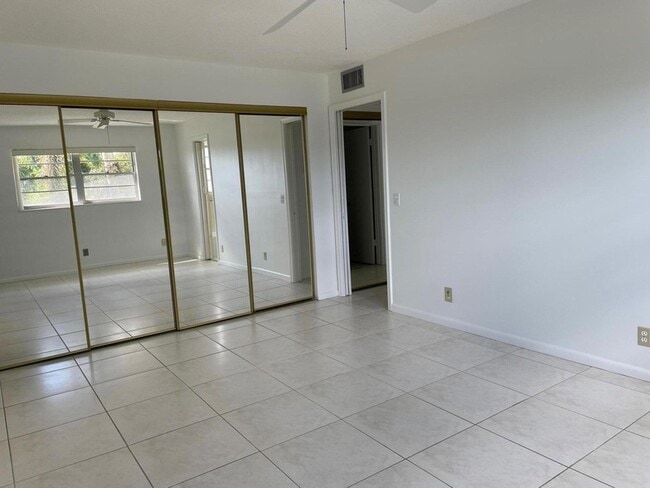 Building Photo - 343 Windsor O