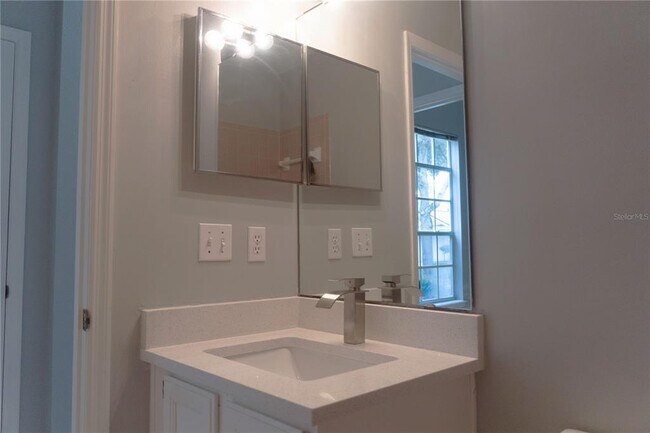 Building Photo - 1440 Finsbury Ct