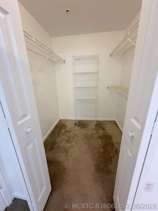 Building Photo - 630 S Sapodilla Ave