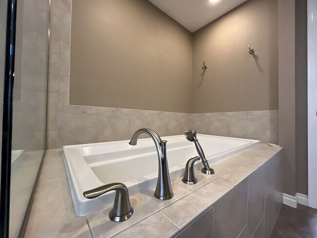 Building Photo - Stunning 4BR Home with Formal Living & Dining, Office & Gourmet Kitchen