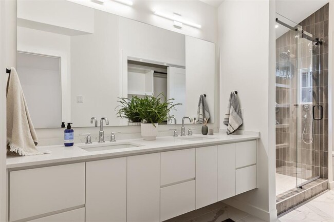 Building Photo - 2815 Goldbridge Dr