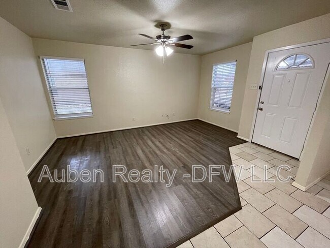 Building Photo - 121 Cambridge Dr