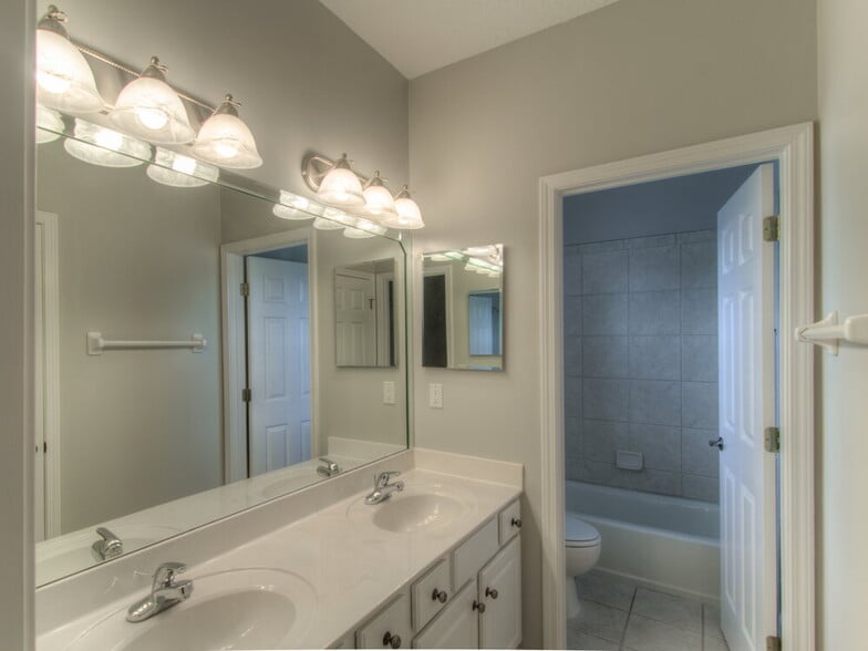 Building Photo - 2533 Sunny Creek Dr