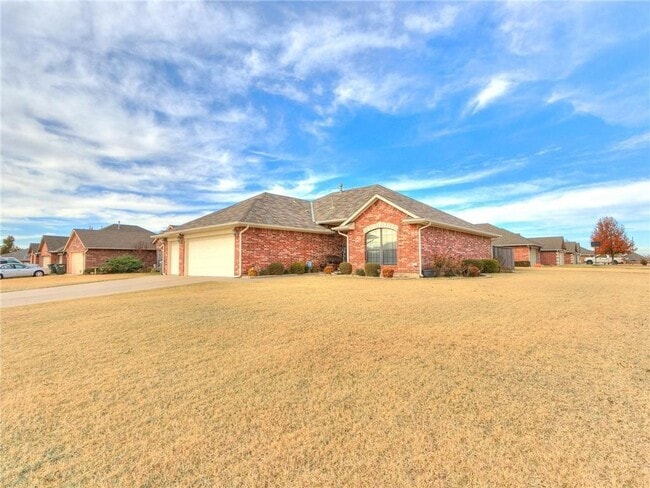 Building Photo - 4817 Montrose Dr