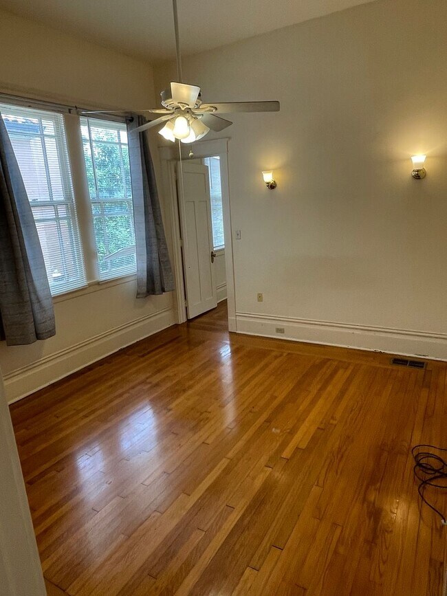 Building Photo - 3620-3620 Napoleon Ave