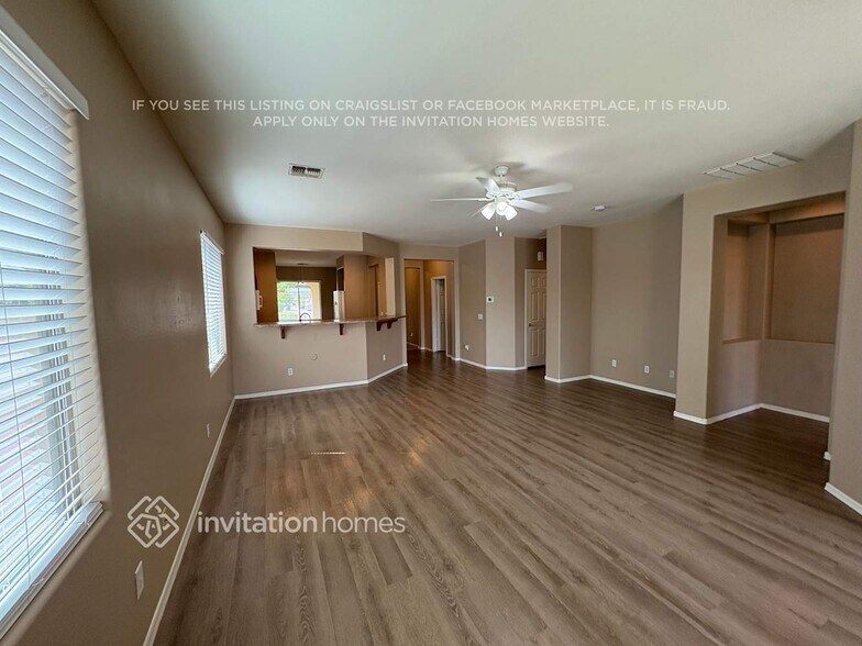 Building Photo - 3121 S 74th Dr