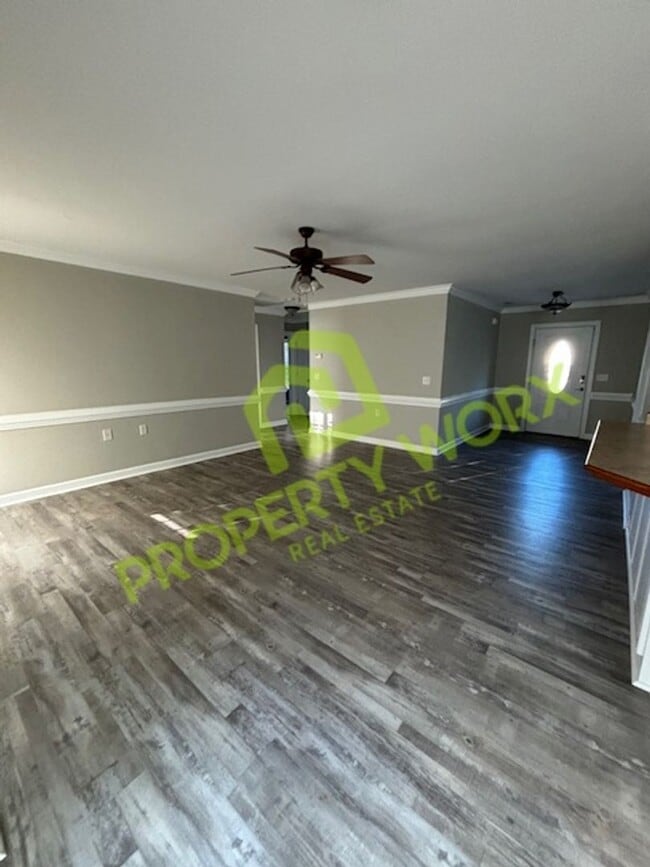 Building Photo - 214 Windy Oak Dr