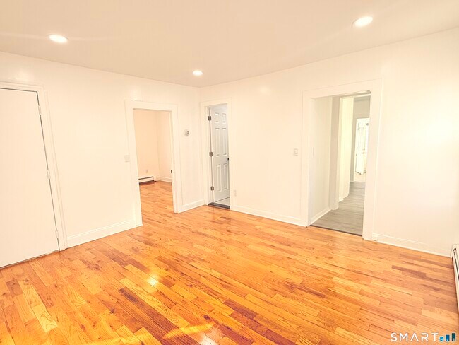 Building Photo - 11 Starr Ave