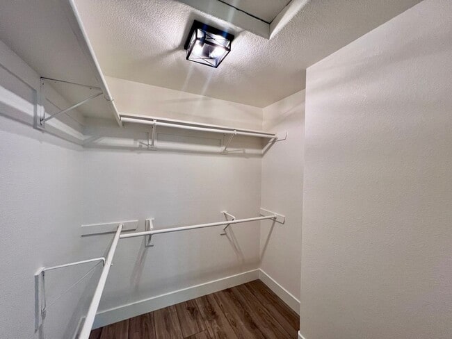 Building Photo - $2,595 Chestnut & Teague, 3 bedroom House - Fresno / Gated Community / New Paint & Floors