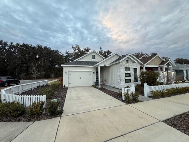 Building Photo - Beautiful Home located in Fairway Pointe