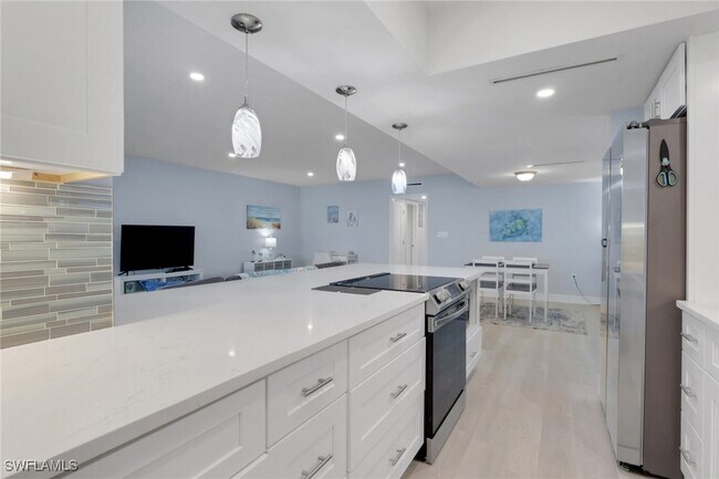 Building Photo - 3400 Gulf Shore Blvd N