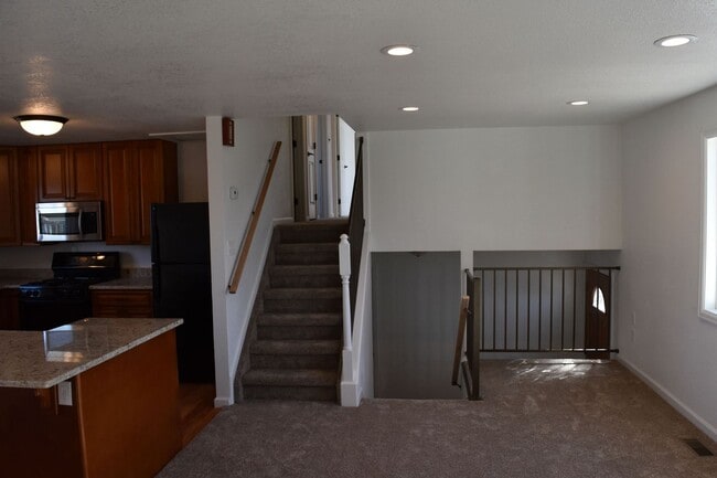 Building Photo - 2412 Sunset Dr