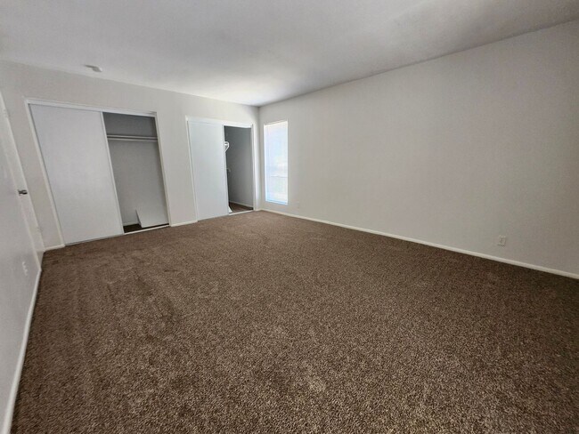 Building Photo - 2 level Condo