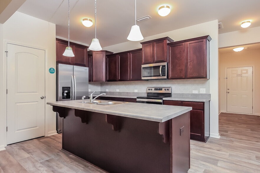 Building Photo - 559 Green Willow Cir