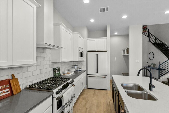 Building Photo - 1273 Summerbrooke Cir