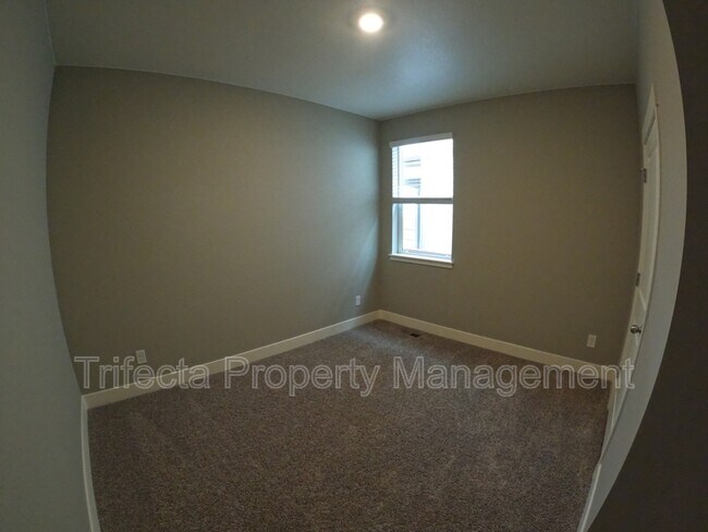 Building Photo - 1938 Raindrop Dr