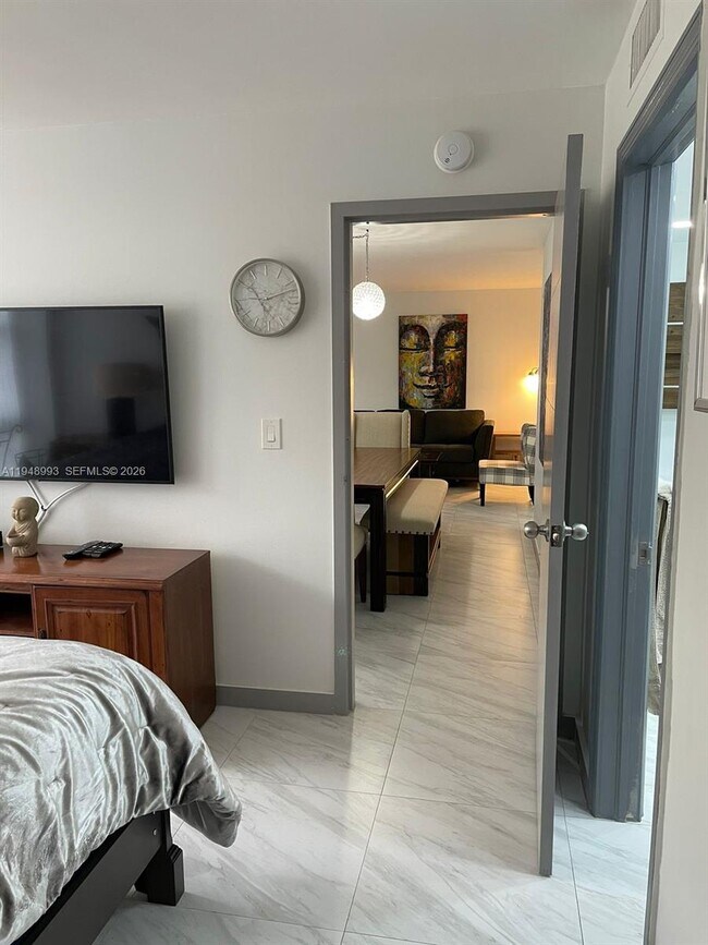 Building Photo - 16919 N Bay Rd