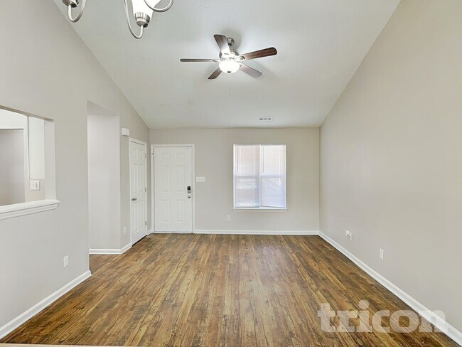 Building Photo - 2916 Vestal Pl