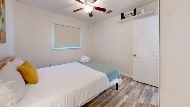 Building Photo - 12827 Independence Ave