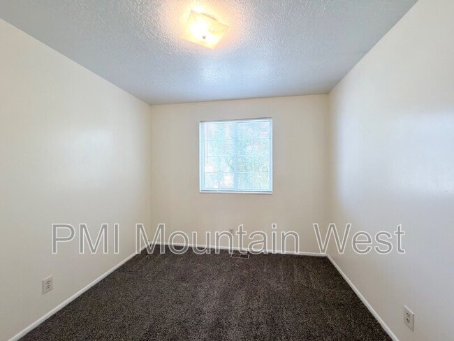 Building Photo - 1020 E 1275 N