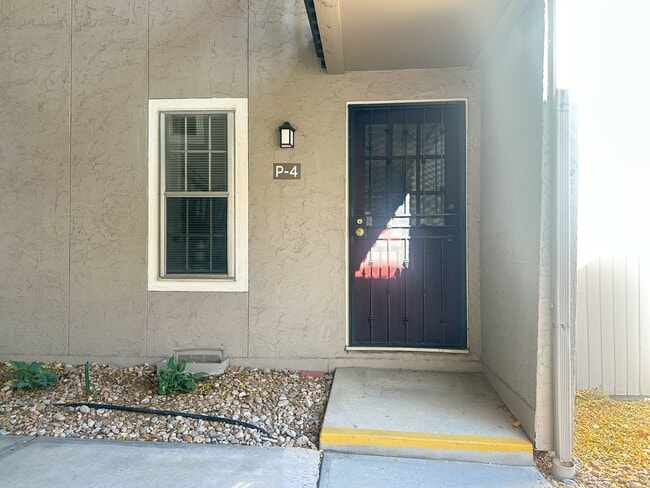 Building Photo - Move-in Incentive! End-Unit Condo in South...