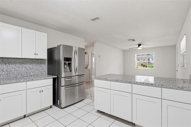 Building Photo - 7133 Pinewood Dr