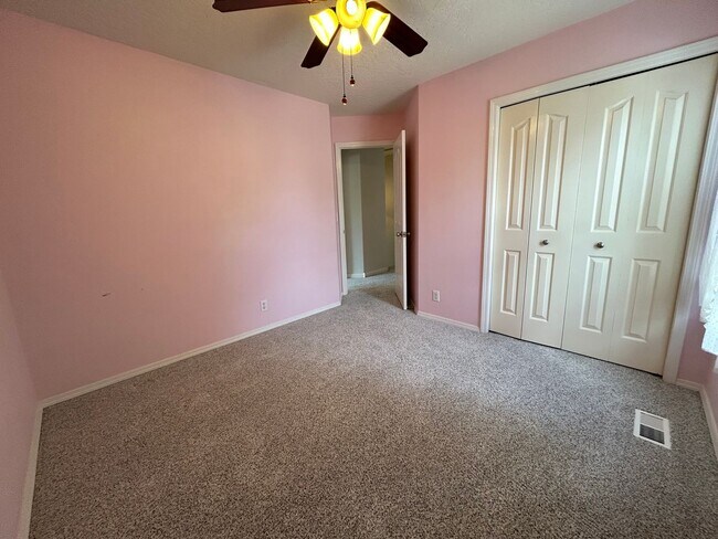 Building Photo - Gorgeous 5 bedroom 3 bathroom Home In Eagle