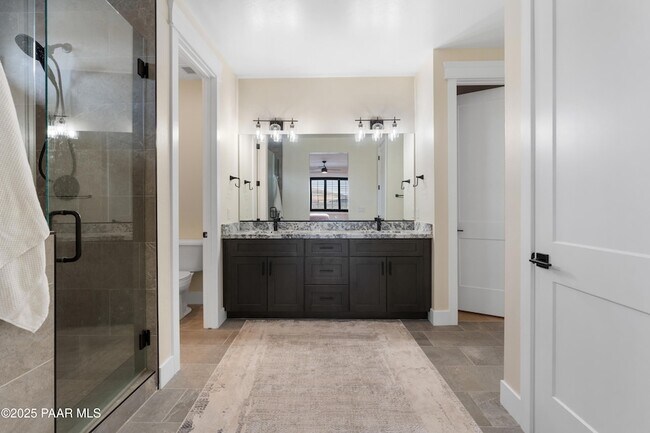 Building Photo - 5999 Finch Pl
