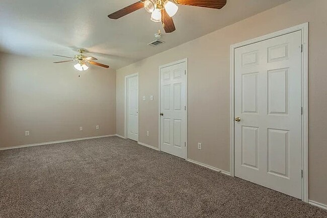 Building Photo - AVAILABLE NOW!