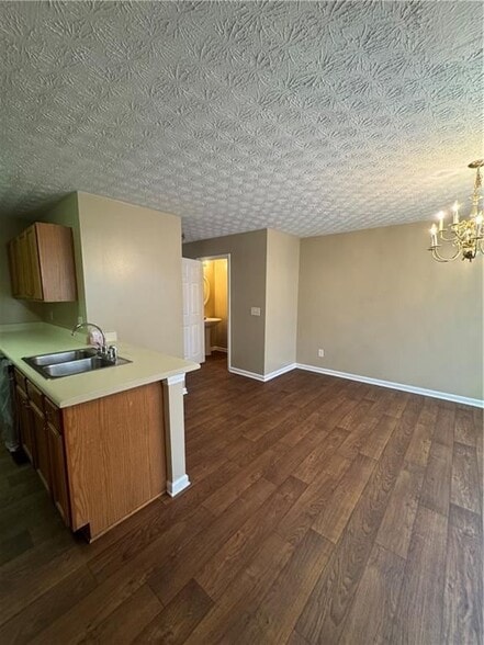 Building Photo - 5869 Strathmoor Manor Cir