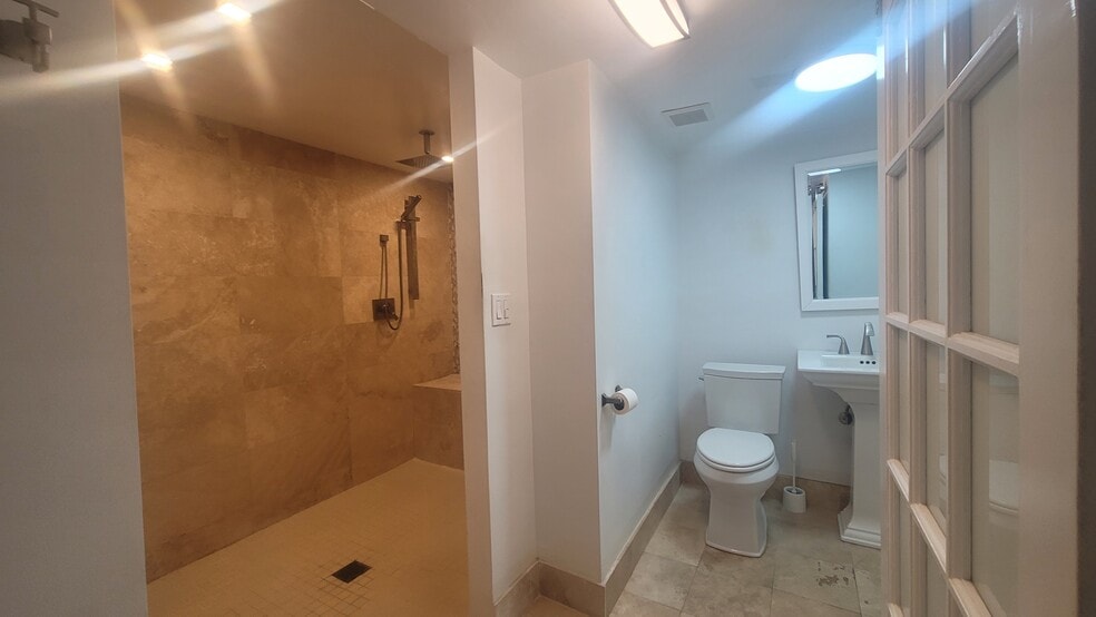 Building Photo - 13155 Ixora Ct