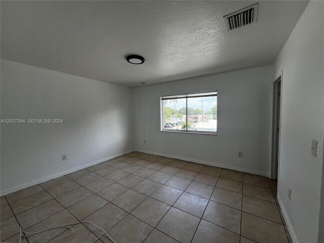 Building Photo - 7012 NW 6th Ct