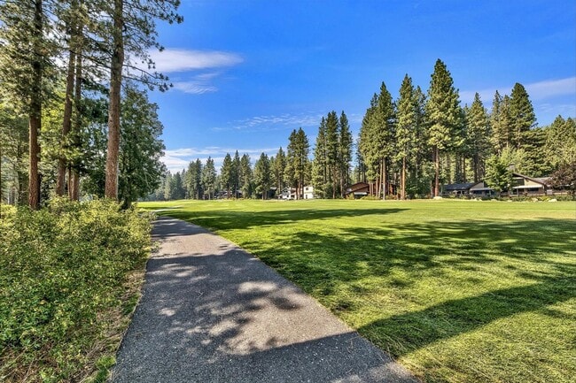 Building Photo - Perfect Location