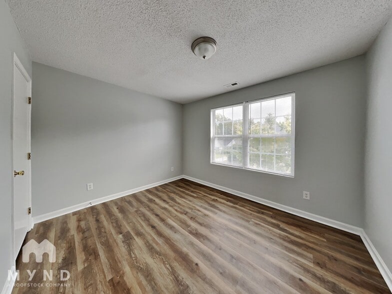 Building Photo - 3101 Tuckland Dr