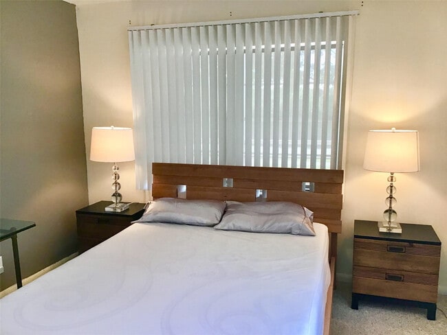 Building Photo - 438 Mansfield K