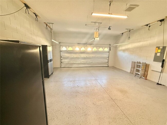 Building Photo - 11646 Hampstead St