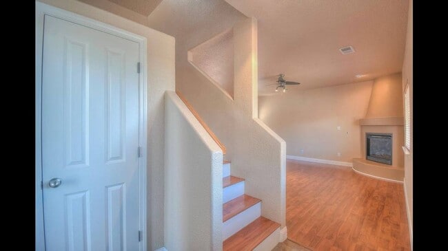 Building Photo - Available Now! Beautiful 3 Bedroom/2 Bathroom Home in Northeast Albuquerque