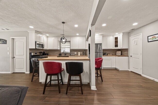 Building Photo - 8307 Carvel Ln