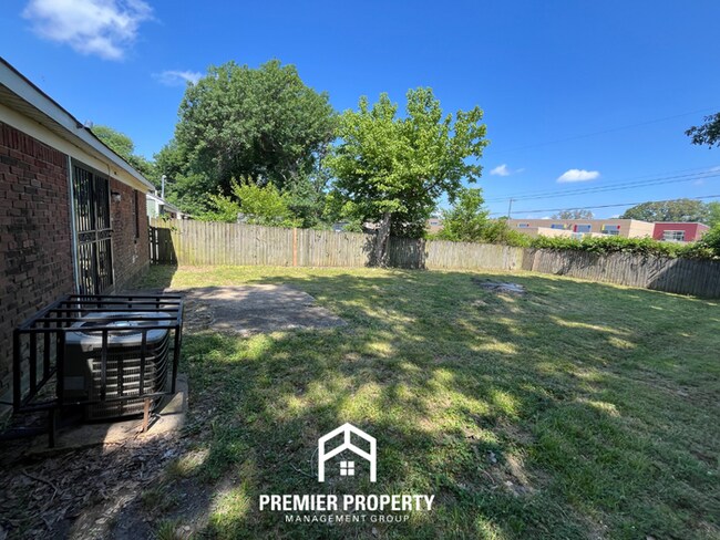 Building Photo - HALF OFF FIRST MONTHS RENT! Charming 3BR/1.5BA in 38118 | Hardwood Floors & Spacious Fenced Backyard