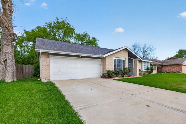 Building Photo - 14310 Royal Hill Dr