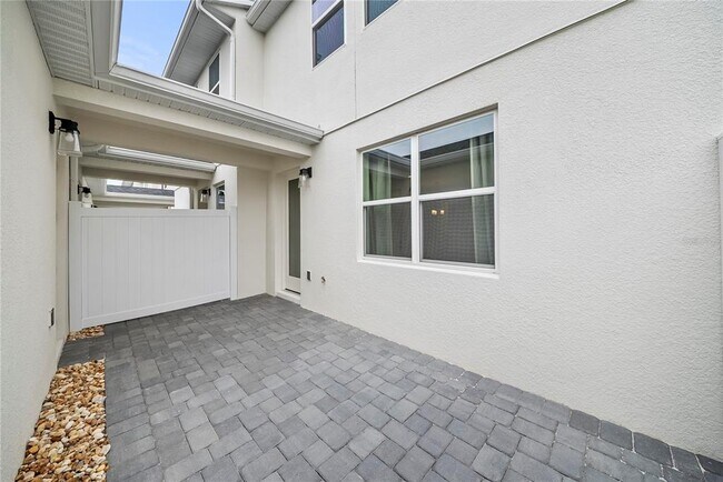 Building Photo - 1856 Crowncrest Dr
