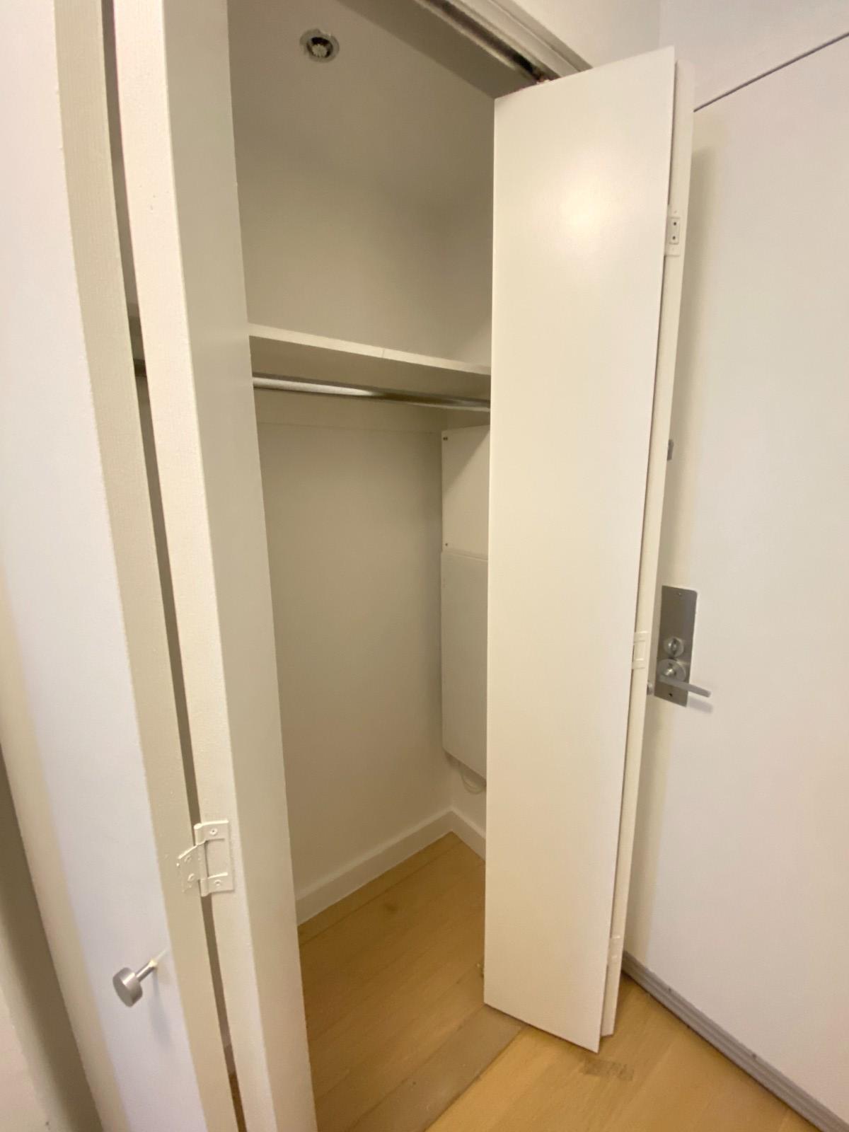 Building Photo - 222 E 39th St