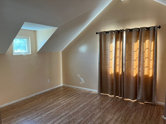 Building Photo - 1428 Chino St