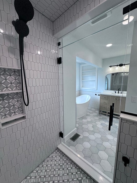 Building Photo - 1599 Tucker Schoolhouse Rd