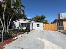 Building Photo - 4927 SW 44th Ter
